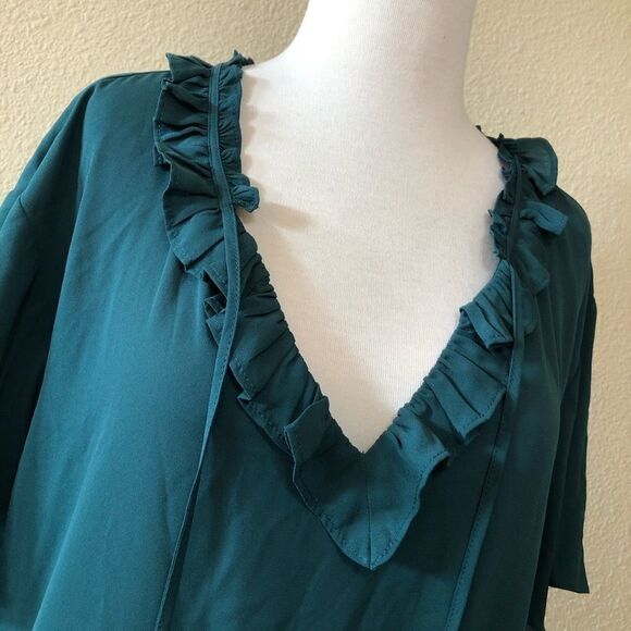 Chelsea28 Ruffle Hem Split Neck Blouse Size Medium - Picture 7 of 10